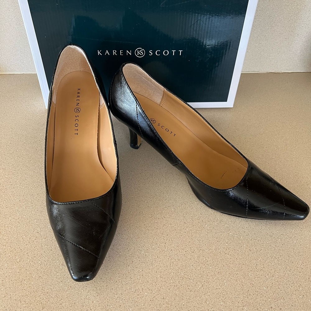 Karen Scott Clancy pumps black from Macy’s.